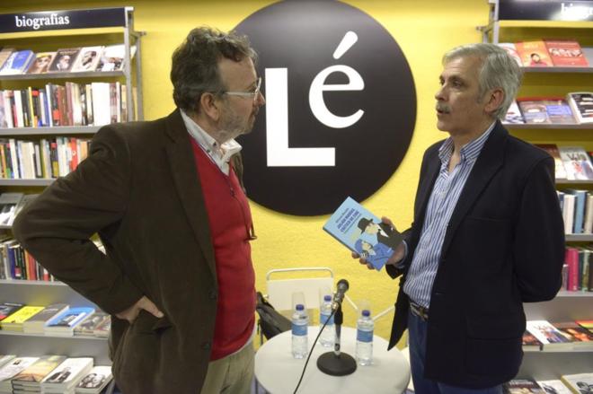 Junto a Juan Carlos Laviana, en la presentación del libro en una popular librería madrileña: a la derecha, Alfonso Basallo, autor de 'Julián Marías, crítico de cine'.